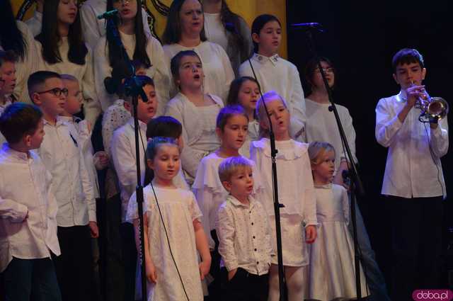 [FOTO, WIDEO] Trzej Królowie przeszli ulicami Ząbkowic Śląskich wspólnie z mieszkańcami!