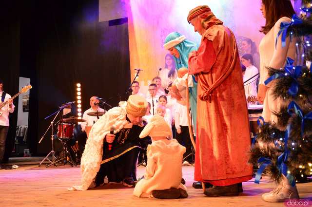 [FOTO, WIDEO] Trzej Królowie przeszli ulicami Ząbkowic Śląskich wspólnie z mieszkańcami!