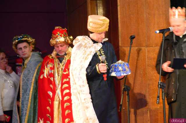 [FOTO, WIDEO] Trzej Królowie przeszli ulicami Ząbkowic Śląskich wspólnie z mieszkańcami!