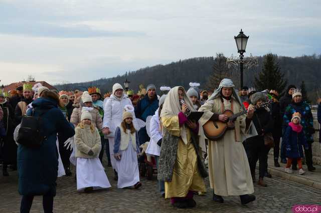 [FOTO,WIDEO] Już 13 raz Orszak Trzech Króli przeszedł ulicami Barda 