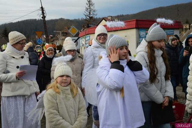 [FOTO,WIDEO] Już 13 raz Orszak Trzech Króli przeszedł ulicami Barda 