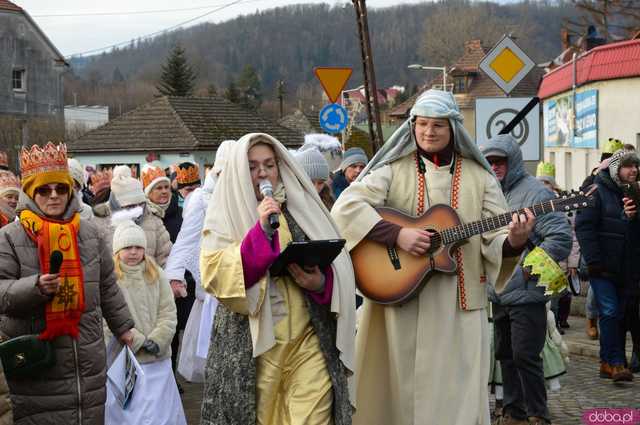 [FOTO,WIDEO] Już 13 raz Orszak Trzech Króli przeszedł ulicami Barda 