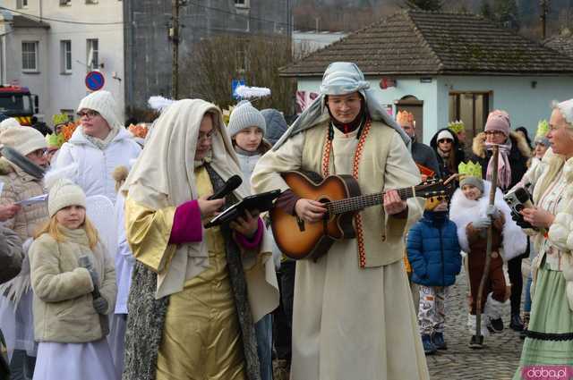 [FOTO,WIDEO] Już 13 raz Orszak Trzech Króli przeszedł ulicami Barda 