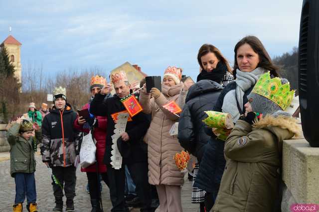 [FOTO,WIDEO] Już 13 raz Orszak Trzech Króli przeszedł ulicami Barda 