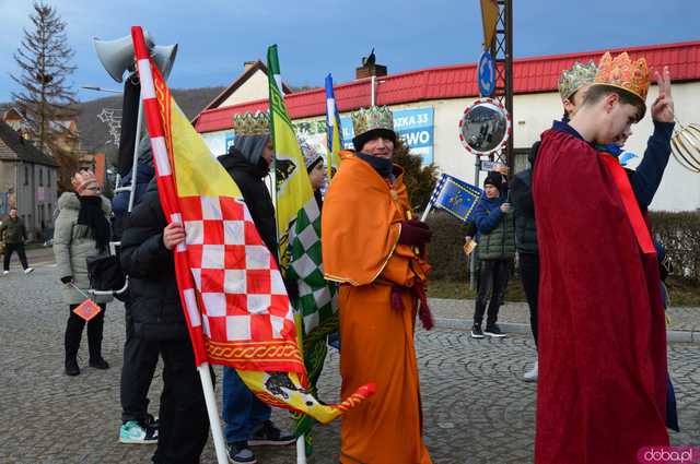 [FOTO,WIDEO] Już 13 raz Orszak Trzech Króli przeszedł ulicami Barda 