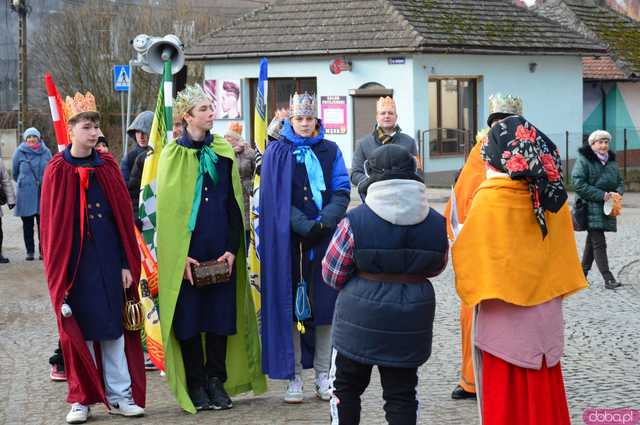 [FOTO,WIDEO] Już 13 raz Orszak Trzech Króli przeszedł ulicami Barda 