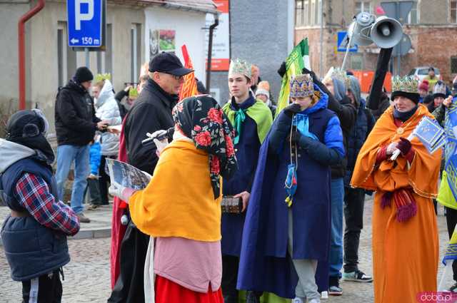 [FOTO,WIDEO] Już 13 raz Orszak Trzech Króli przeszedł ulicami Barda 