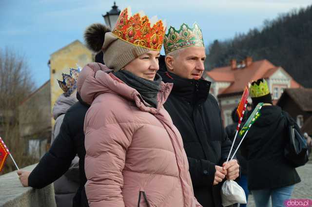 [FOTO,WIDEO] Już 13 raz Orszak Trzech Króli przeszedł ulicami Barda 