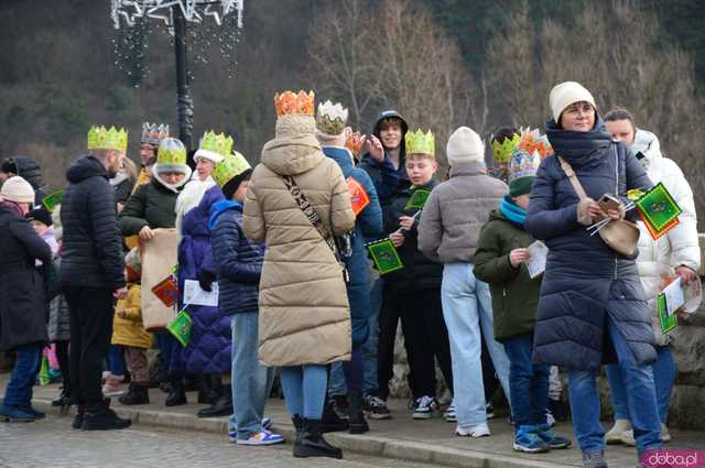 [FOTO,WIDEO] Już 13 raz Orszak Trzech Króli przeszedł ulicami Barda 
