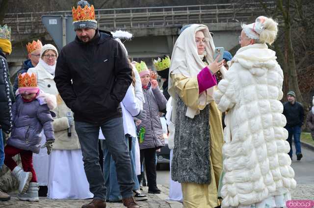 [FOTO,WIDEO] Już 13 raz Orszak Trzech Króli przeszedł ulicami Barda 