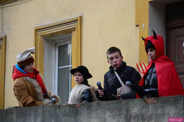 [FOTO,WIDEO] Już 13 raz Orszak Trzech Króli przeszedł ulicami Barda 
