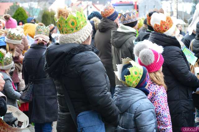 [FOTO,WIDEO] Już 13 raz Orszak Trzech Króli przeszedł ulicami Barda 