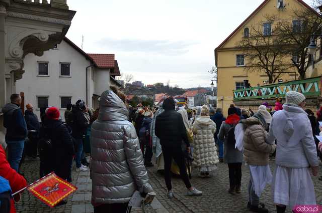 [FOTO,WIDEO] Już 13 raz Orszak Trzech Króli przeszedł ulicami Barda 