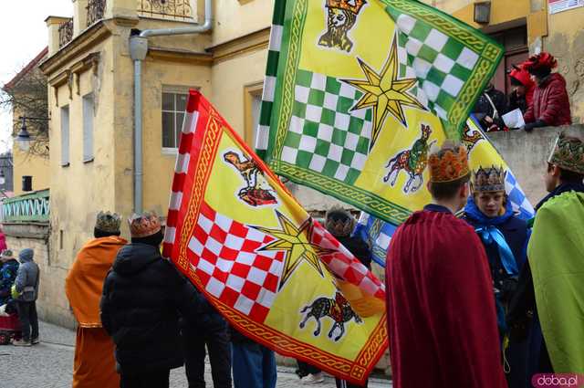 [FOTO,WIDEO] Już 13 raz Orszak Trzech Króli przeszedł ulicami Barda 