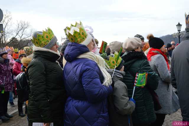 [FOTO,WIDEO] Już 13 raz Orszak Trzech Króli przeszedł ulicami Barda 