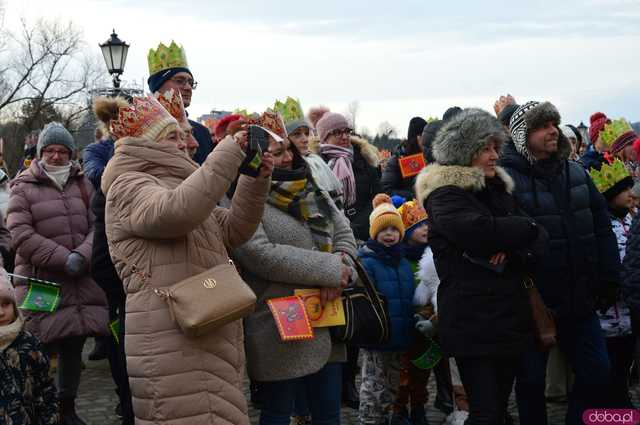 [FOTO,WIDEO] Już 13 raz Orszak Trzech Króli przeszedł ulicami Barda 