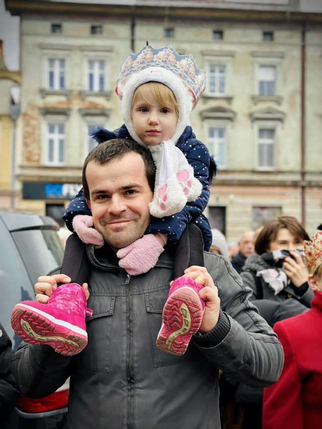 [FOTO] Barwny orszak przeszedł przez Ziębice – mieszkańcy wspólnie uczcili święto Objawienia Pańskiego 