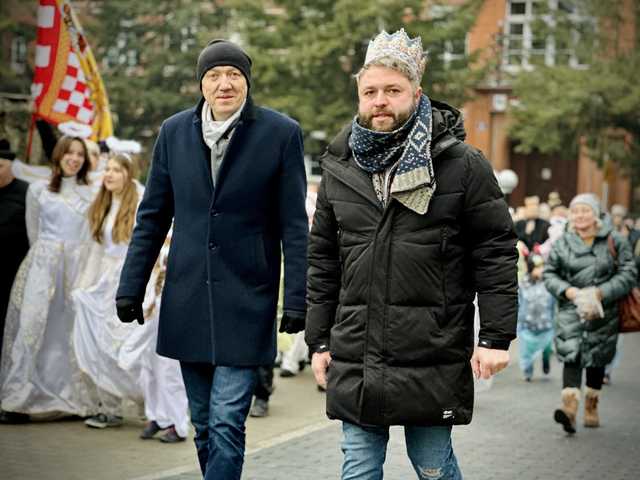 [FOTO] Barwny orszak przeszedł przez Ziębice – mieszkańcy wspólnie uczcili święto Objawienia Pańskiego 