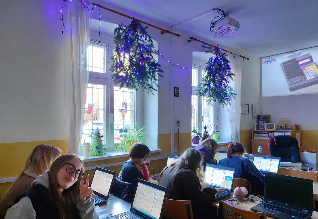 [FOTO] Ząbkowickie technikum rozwija kwalifikacje uczniów dzięki unijnemu projektowi