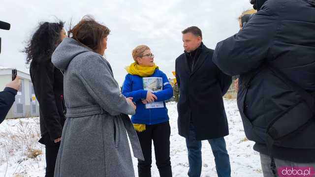 Słoneczna Przystań w Bardzie – Konferencja ministra ds. odbudowy po powodzi Marcina Kierwińskiego