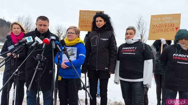 Słoneczna Przystań w Bardzie – Konferencja ministra ds. odbudowy po powodzi Marcina Kierwińskiego