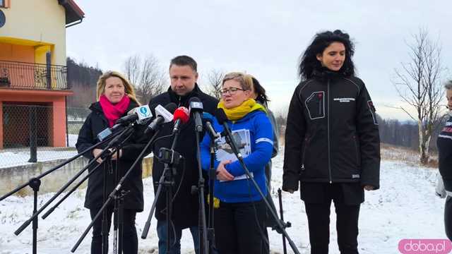 Słoneczna Przystań w Bardzie – Konferencja ministra ds. odbudowy po powodzi Marcina Kierwińskiego