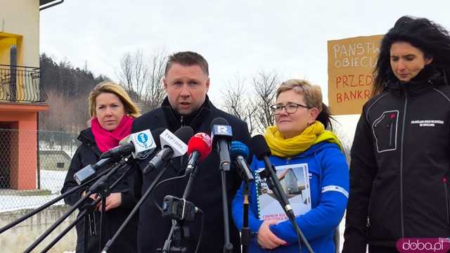 Słoneczna Przystań w Bardzie – Konferencja ministra ds. odbudowy po powodzi Marcina Kierwińskiego