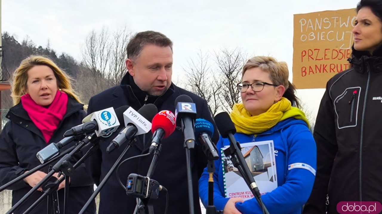 Słoneczna Przystań w Bardzie – Konferencja ministra ds. odbudowy po powodzi Marcina Kierwińskiego