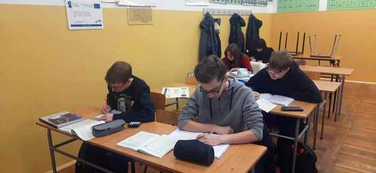 [FOTO] Ząbkowiccy uczniowie walczą o lepsze wyniki matur – ruszył projekt „Szansa dla wszystkich”