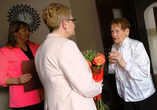 Pani Stefania Porębska z Potworowa świętowała 93. urodziny. Taką niespodziankę zrobili jej przedstawiciele gminy