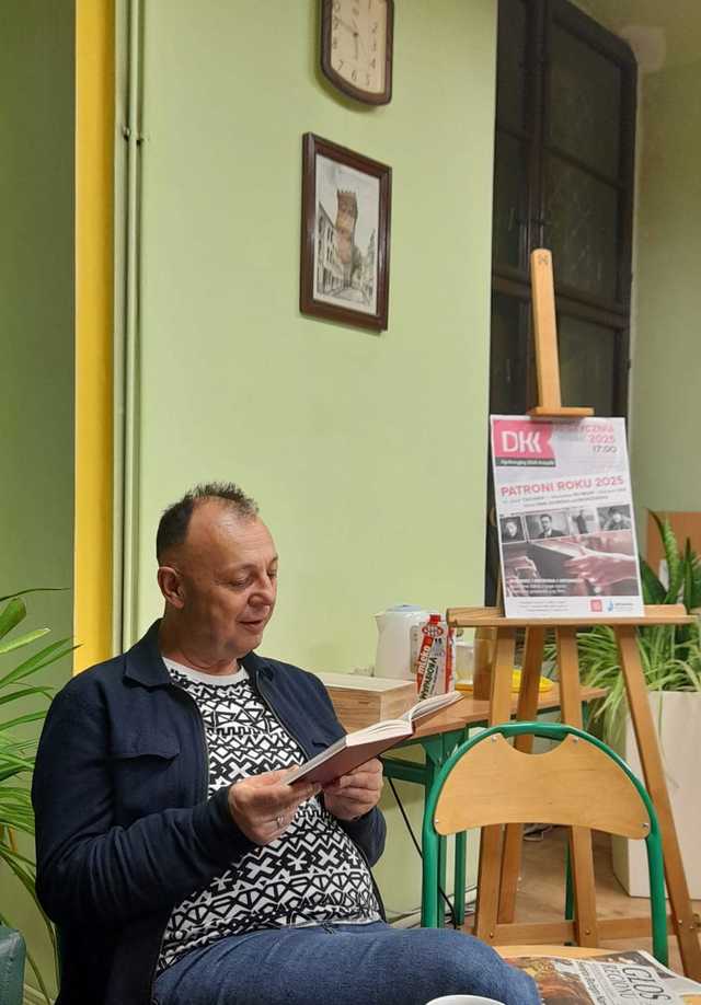 [FOTO] Patroni 2025 roku na pierwszym spotkaniu Dyskusyjnego Klubu Książki 