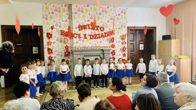 [FOTO] Dzień Babci i Dziadka w Henrykowie 