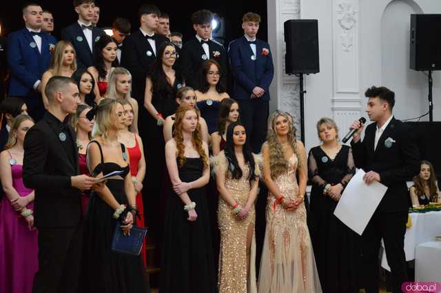 [FOTO, WIDEO] Ten wieczór zapamiętają na długo! Studniówka Zespołu Szkół Ponadpodstawowych w Ziębicach