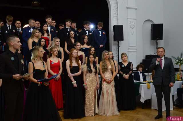 [FOTO, WIDEO] Ten wieczór zapamiętają na długo! Studniówka Zespołu Szkół Ponadpodstawowych w Ziębicach