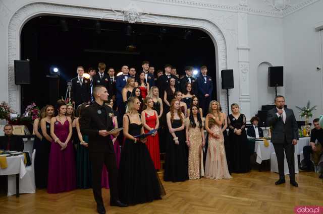 [FOTO, WIDEO] Ten wieczór zapamiętają na długo! Studniówka Zespołu Szkół Ponadpodstawowych w Ziębicach