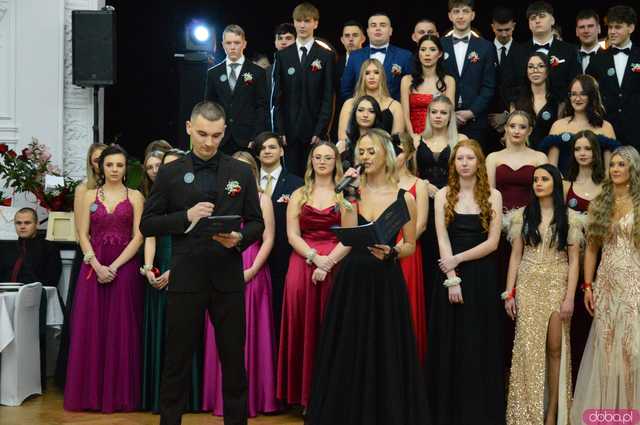 [FOTO, WIDEO] Ten wieczór zapamiętają na długo! Studniówka Zespołu Szkół Ponadpodstawowych w Ziębicach