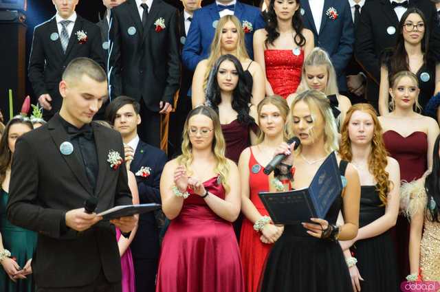 [FOTO, WIDEO] Ten wieczór zapamiętają na długo! Studniówka Zespołu Szkół Ponadpodstawowych w Ziębicach