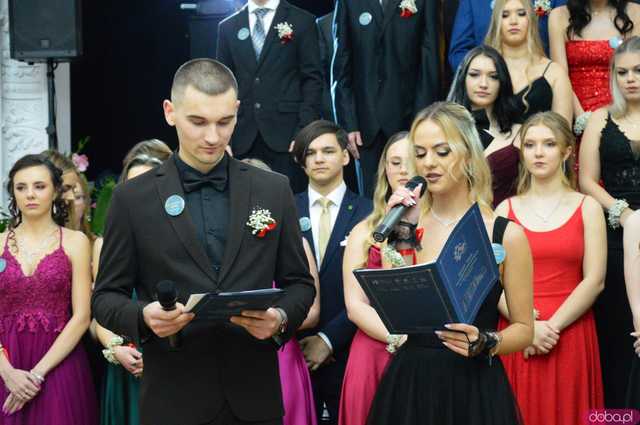 [FOTO, WIDEO] Ten wieczór zapamiętają na długo! Studniówka Zespołu Szkół Ponadpodstawowych w Ziębicach