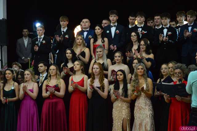 [FOTO, WIDEO] Ten wieczór zapamiętają na długo! Studniówka Zespołu Szkół Ponadpodstawowych w Ziębicach