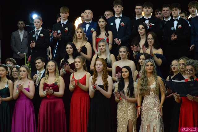 [FOTO, WIDEO] Ten wieczór zapamiętają na długo! Studniówka Zespołu Szkół Ponadpodstawowych w Ziębicach