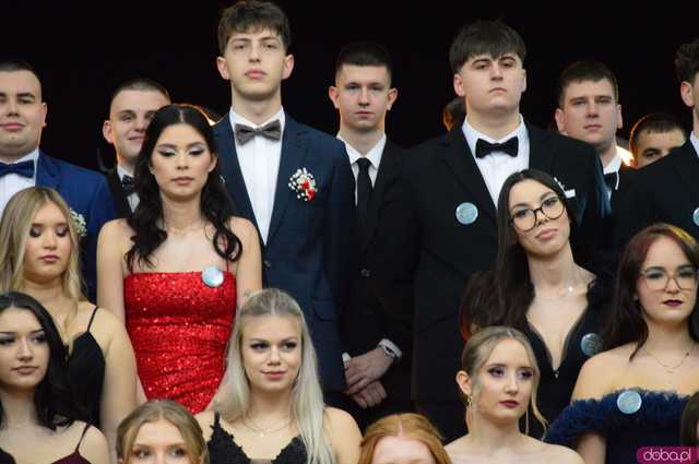 [FOTO, WIDEO] Ten wieczór zapamiętają na długo! Studniówka Zespołu Szkół Ponadpodstawowych w Ziębicach