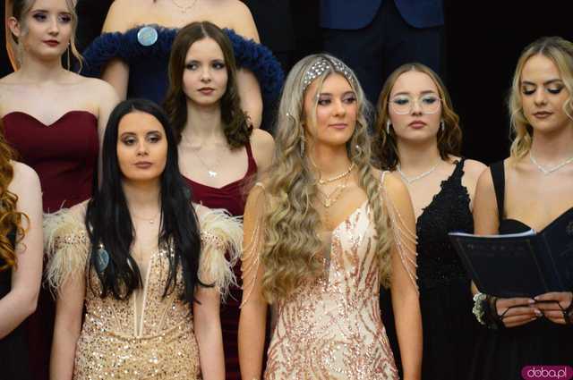 [FOTO, WIDEO] Ten wieczór zapamiętają na długo! Studniówka Zespołu Szkół Ponadpodstawowych w Ziębicach