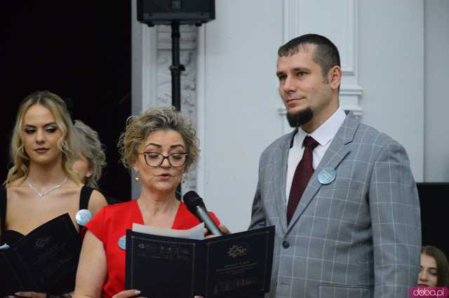 [FOTO, WIDEO] Ten wieczór zapamiętają na długo! Studniówka Zespołu Szkół Ponadpodstawowych w Ziębicach