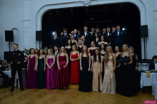 [FOTO, WIDEO] Ten wieczór zapamiętają na długo! Studniówka Zespołu Szkół Ponadpodstawowych w Ziębicach