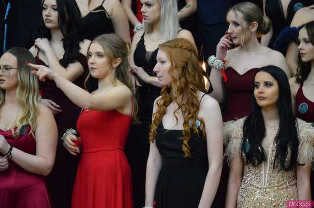 [FOTO, WIDEO] Ten wieczór zapamiętają na długo! Studniówka Zespołu Szkół Ponadpodstawowych w Ziębicach