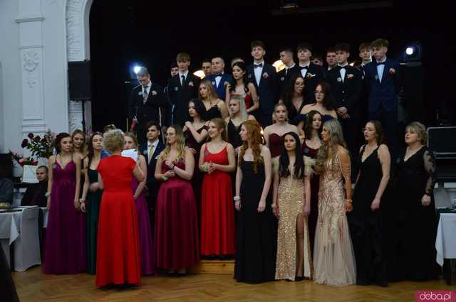 [FOTO, WIDEO] Ten wieczór zapamiętają na długo! Studniówka Zespołu Szkół Ponadpodstawowych w Ziębicach