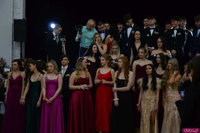 [FOTO, WIDEO] Ten wieczór zapamiętają na długo! Studniówka Zespołu Szkół Ponadpodstawowych w Ziębicach