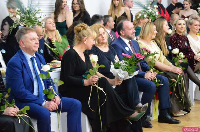 [FOTO, WIDEO] Ten wieczór zapamiętają na długo! Studniówka Zespołu Szkół Ponadpodstawowych w Ziębicach