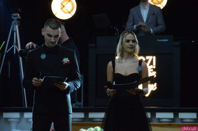 [FOTO, WIDEO] Ten wieczór zapamiętają na długo! Studniówka Zespołu Szkół Ponadpodstawowych w Ziębicach