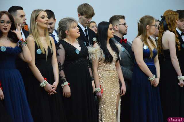 [FOTO, WIDEO] Ten wieczór zapamiętają na długo! Studniówka Zespołu Szkół Ponadpodstawowych w Ziębicach
